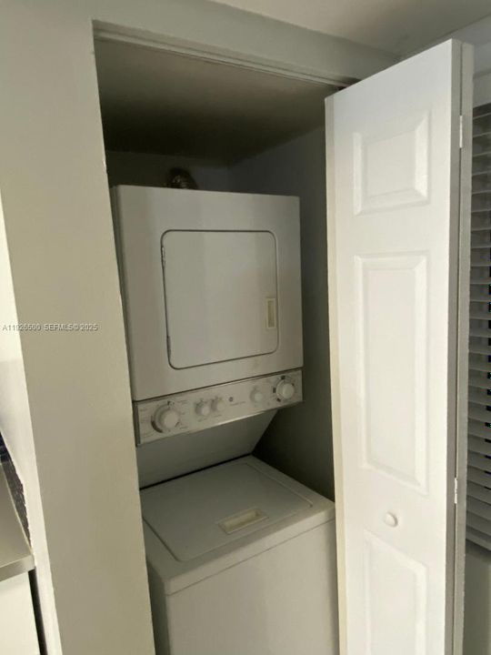 For Rent: $1,725 (1 beds, 1 baths, 754 Square Feet)