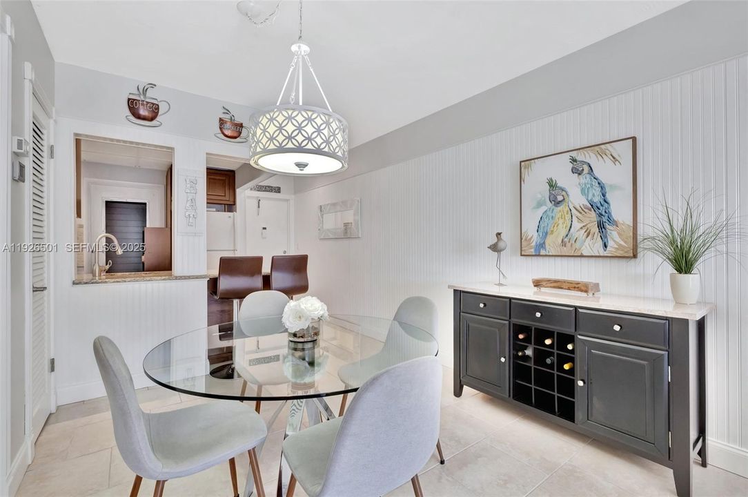 待售: $207,500 (1 贝兹, 1 浴室, 770 平方英尺)