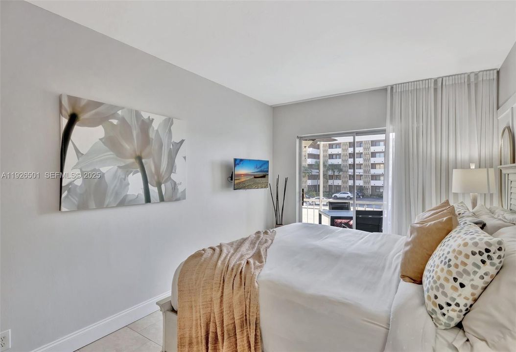 待售: $207,500 (1 贝兹, 1 浴室, 770 平方英尺)