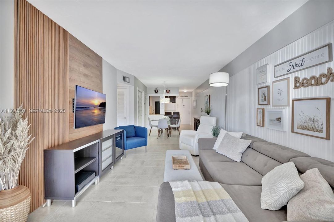 待售: $207,500 (1 贝兹, 1 浴室, 770 平方英尺)