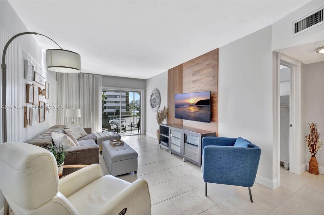 待售: $207,500 (1 贝兹, 1 浴室, 770 平方英尺)