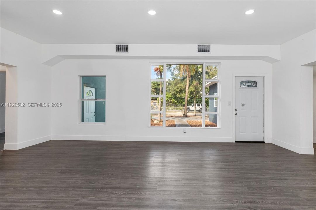 En Venta: $580,000 (4 camas, 2 baños, 1478 Pies cuadrados)