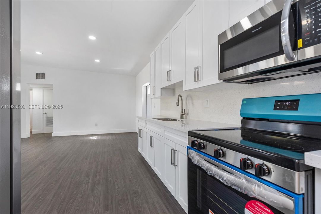 En Venta: $580,000 (4 camas, 2 baños, 1478 Pies cuadrados)