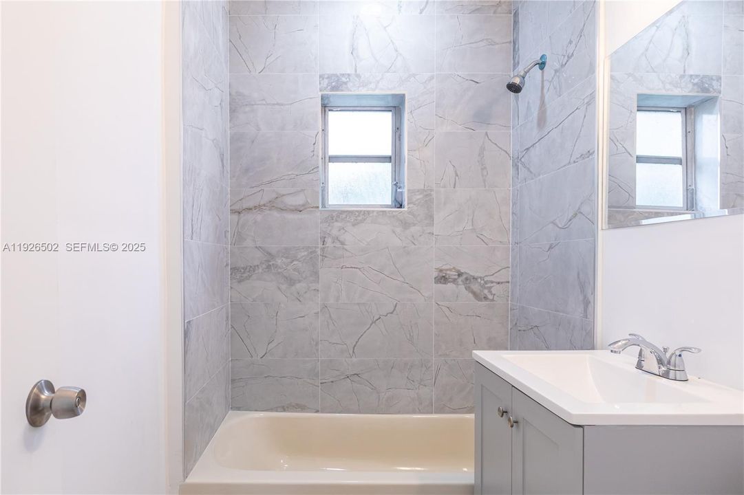 En Venta: $580,000 (4 camas, 2 baños, 1478 Pies cuadrados)