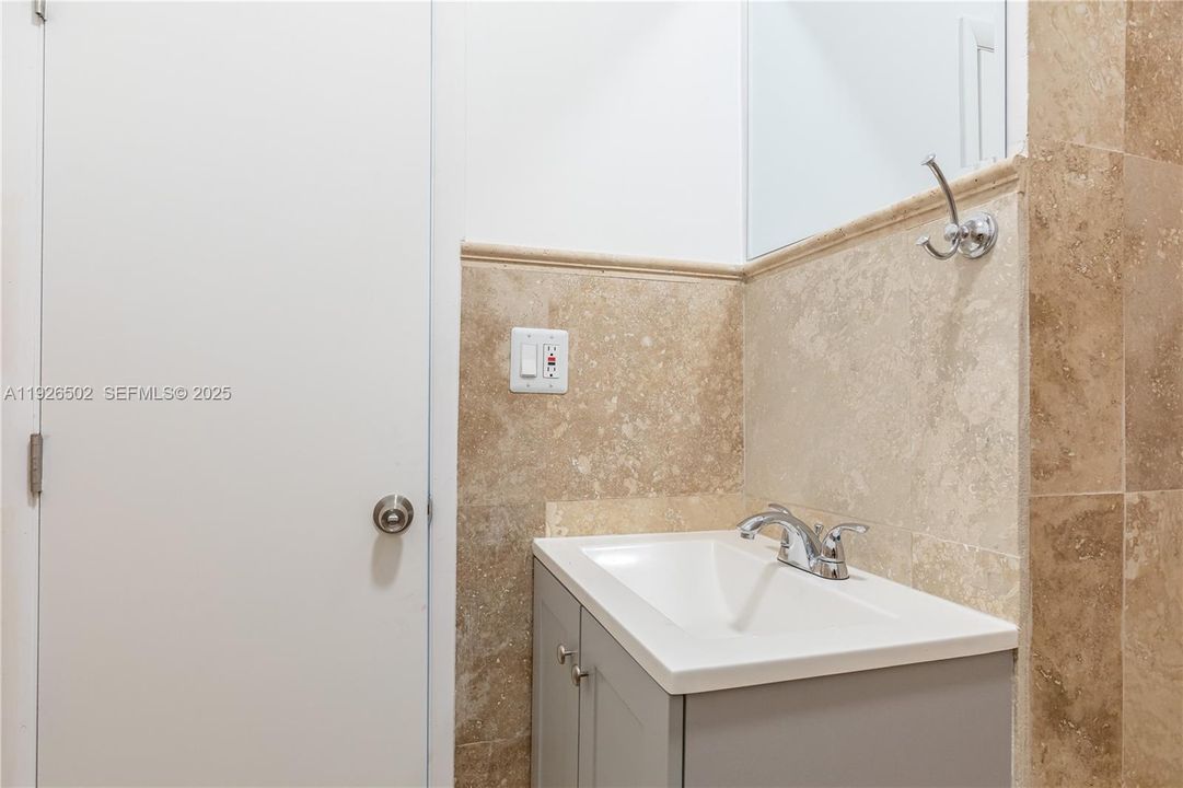 En Venta: $580,000 (4 camas, 2 baños, 1478 Pies cuadrados)