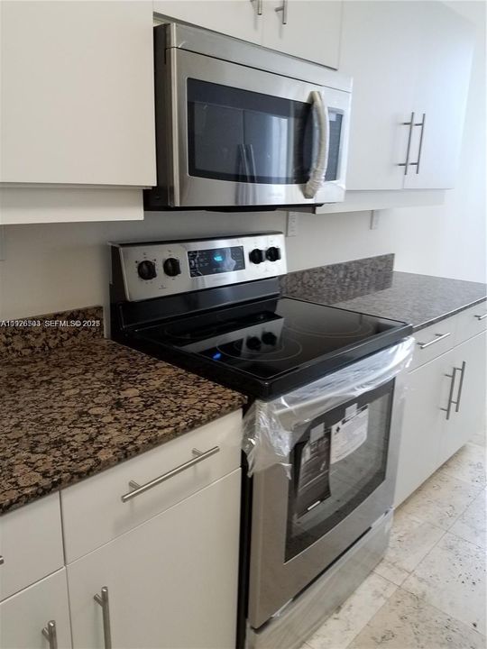 For Rent: $4,300 (2 beds, 2 baths, 1320 Square Feet)
