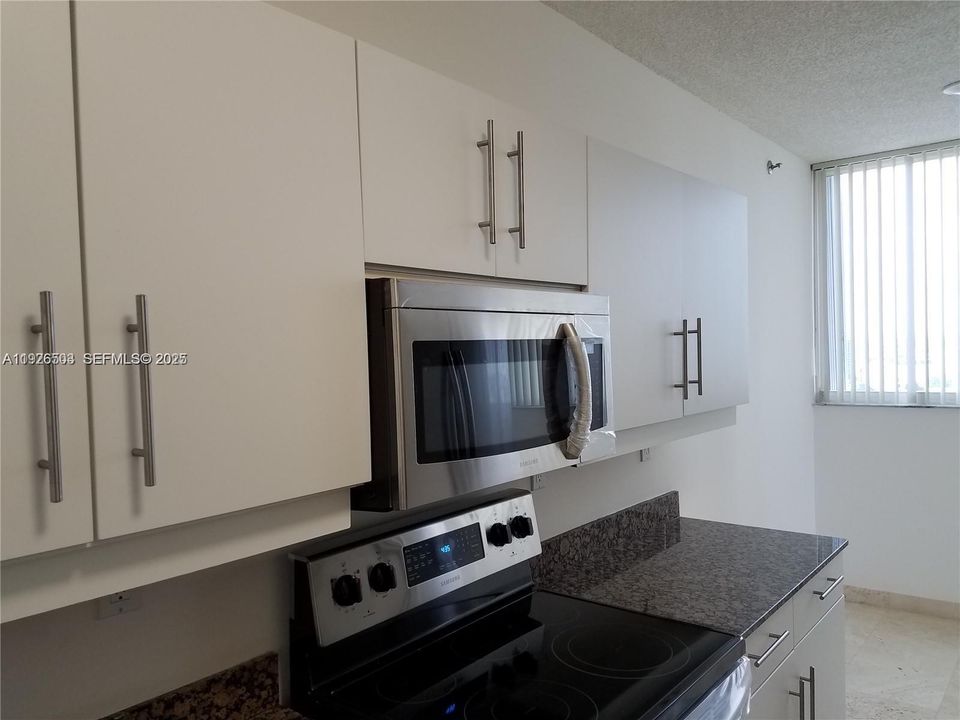 For Rent: $4,300 (2 beds, 2 baths, 1320 Square Feet)