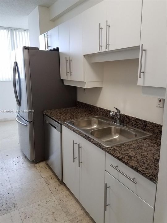 For Rent: $4,300 (2 beds, 2 baths, 1320 Square Feet)