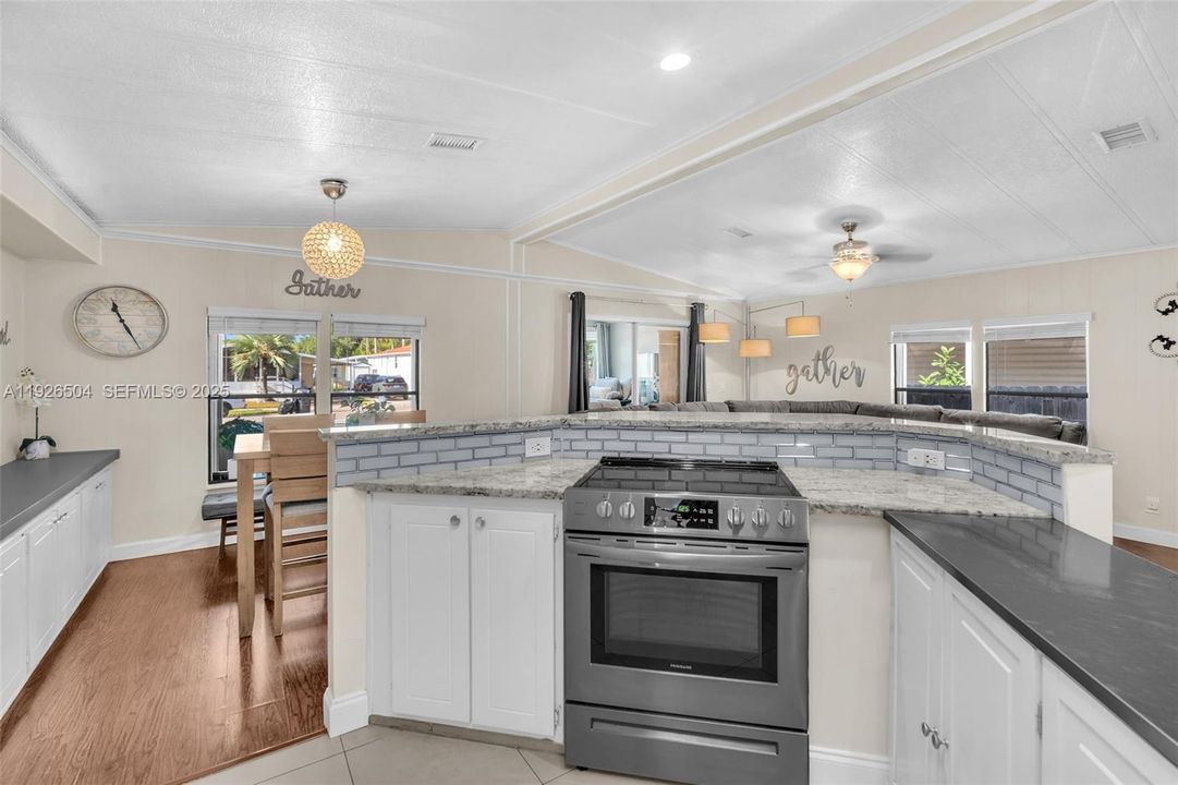 En Venta: $289,000 (3 camas, 2 baños, 1106 Pies cuadrados)