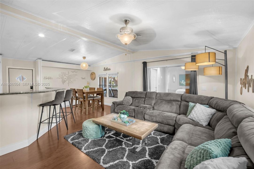 En Venta: $289,000 (3 camas, 2 baños, 1106 Pies cuadrados)