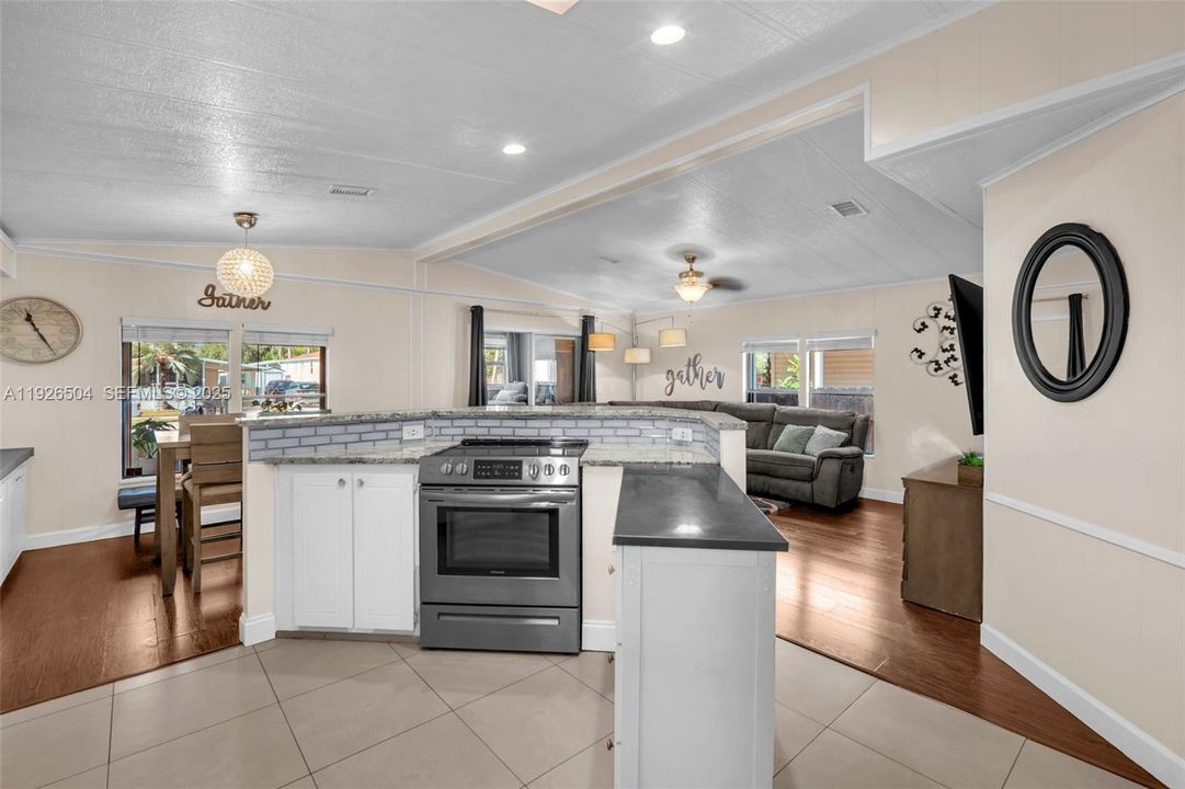 En Venta: $289,000 (3 camas, 2 baños, 1106 Pies cuadrados)