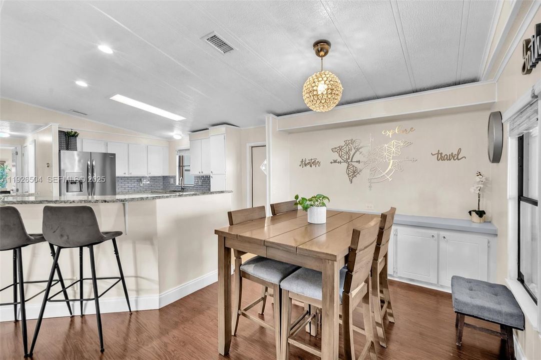 En Venta: $289,000 (3 camas, 2 baños, 1106 Pies cuadrados)