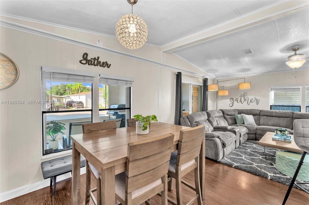 En Venta: $289,000 (3 camas, 2 baños, 1106 Pies cuadrados)