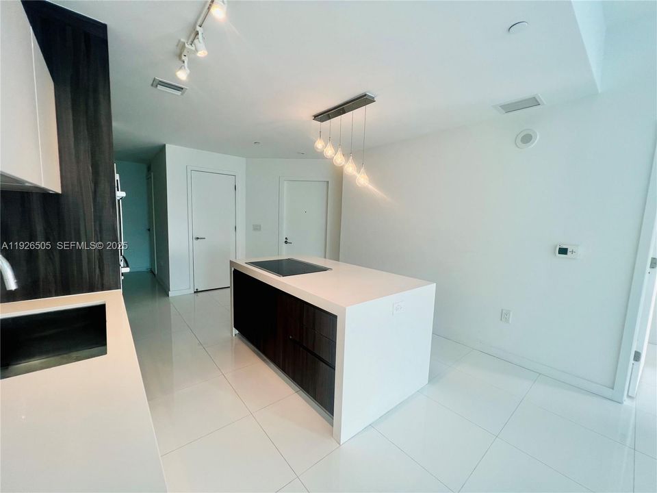 В аренду: $6,750 (2 спален, 3 ванн, 1630 Квадратных фут)