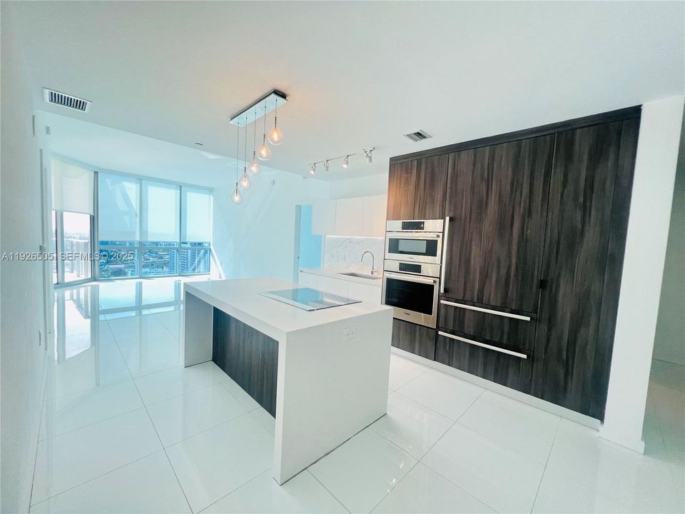 В аренду: $6,750 (2 спален, 3 ванн, 1630 Квадратных фут)