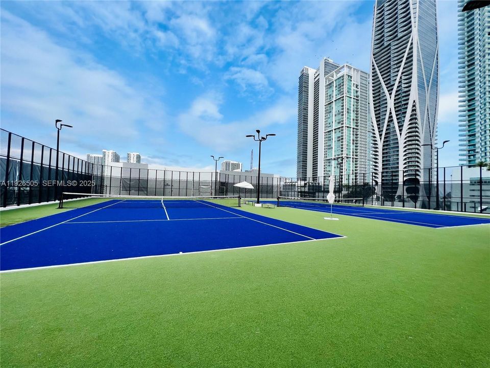 В аренду: $6,750 (2 спален, 3 ванн, 1630 Квадратных фут)