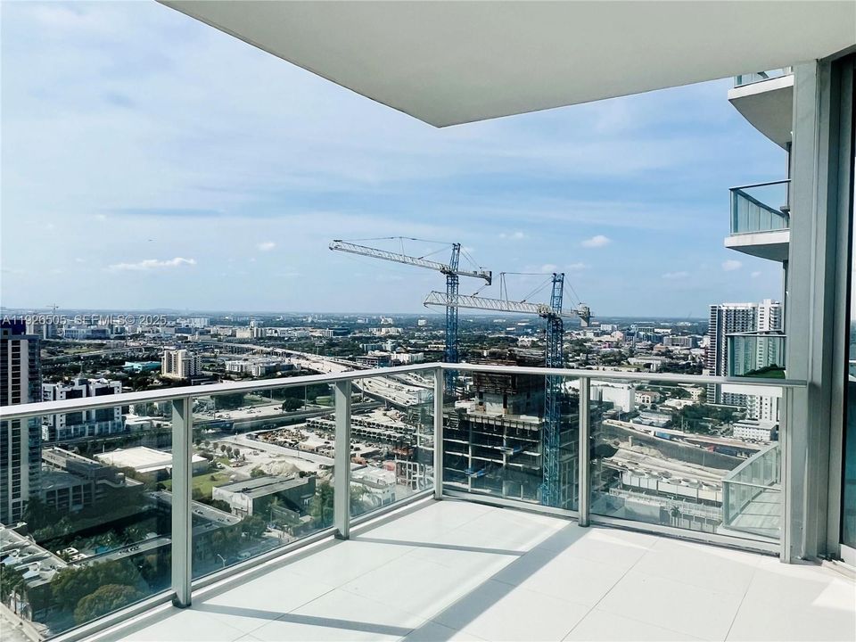 В аренду: $6,750 (2 спален, 3 ванн, 1630 Квадратных фут)