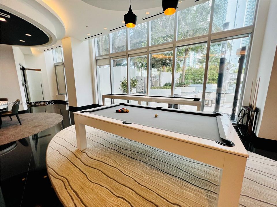 В аренду: $6,750 (2 спален, 3 ванн, 1630 Квадратных фут)