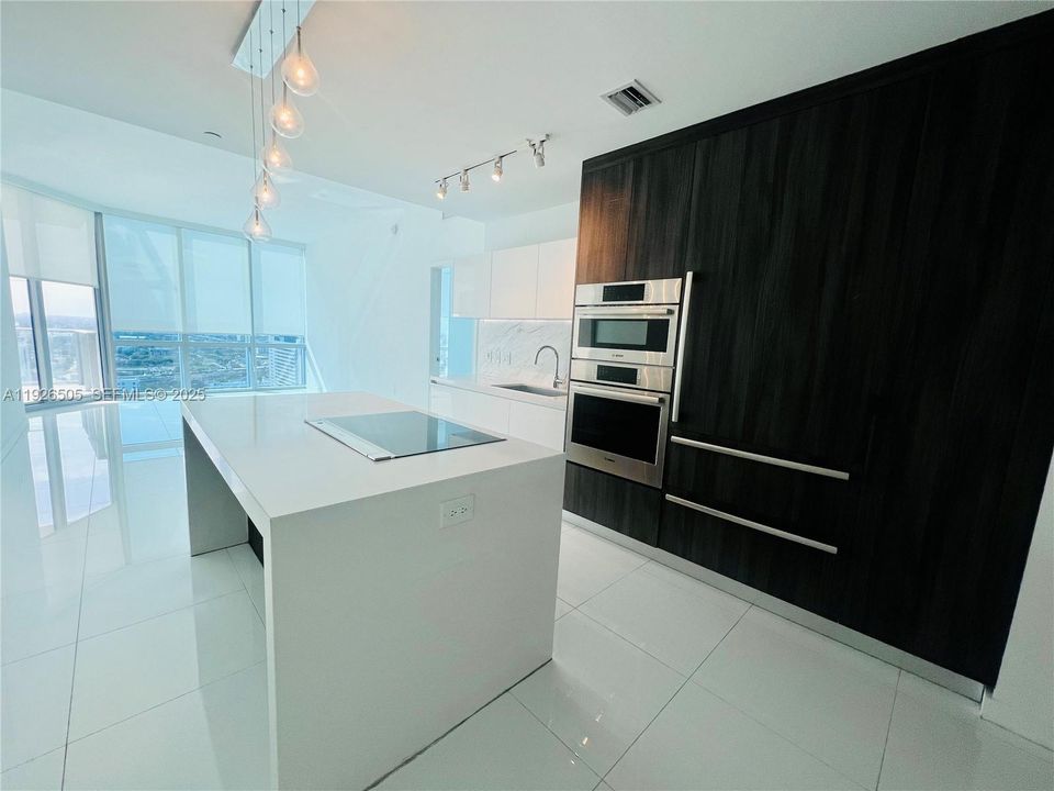 В аренду: $6,750 (2 спален, 3 ванн, 1630 Квадратных фут)