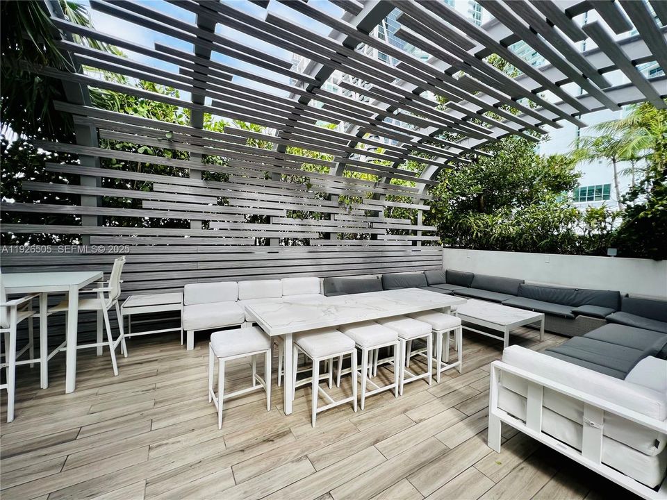 В аренду: $6,750 (2 спален, 3 ванн, 1630 Квадратных фут)