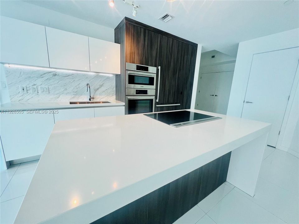 В аренду: $6,750 (2 спален, 3 ванн, 1630 Квадратных фут)