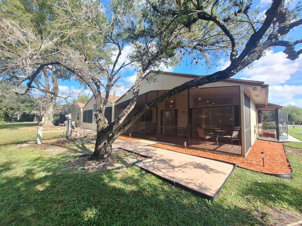 В аренду: $3,240 (3 спален, 2 ванн, 1200 Квадратных фут)