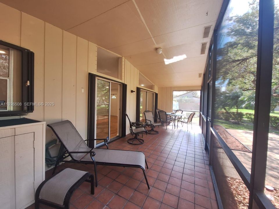 В аренду: $3,240 (3 спален, 2 ванн, 1200 Квадратных фут)