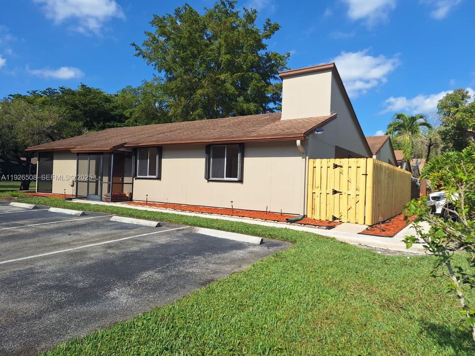 В аренду: $3,240 (3 спален, 2 ванн, 1200 Квадратных фут)