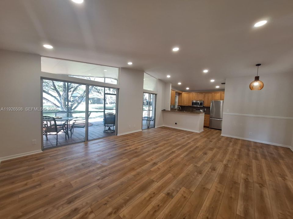 В аренду: $3,240 (3 спален, 2 ванн, 1200 Квадратных фут)