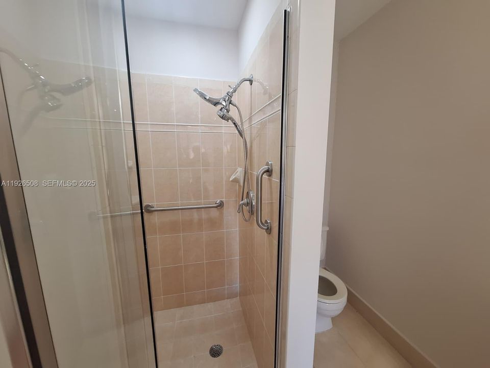 В аренду: $3,240 (3 спален, 2 ванн, 1200 Квадратных фут)