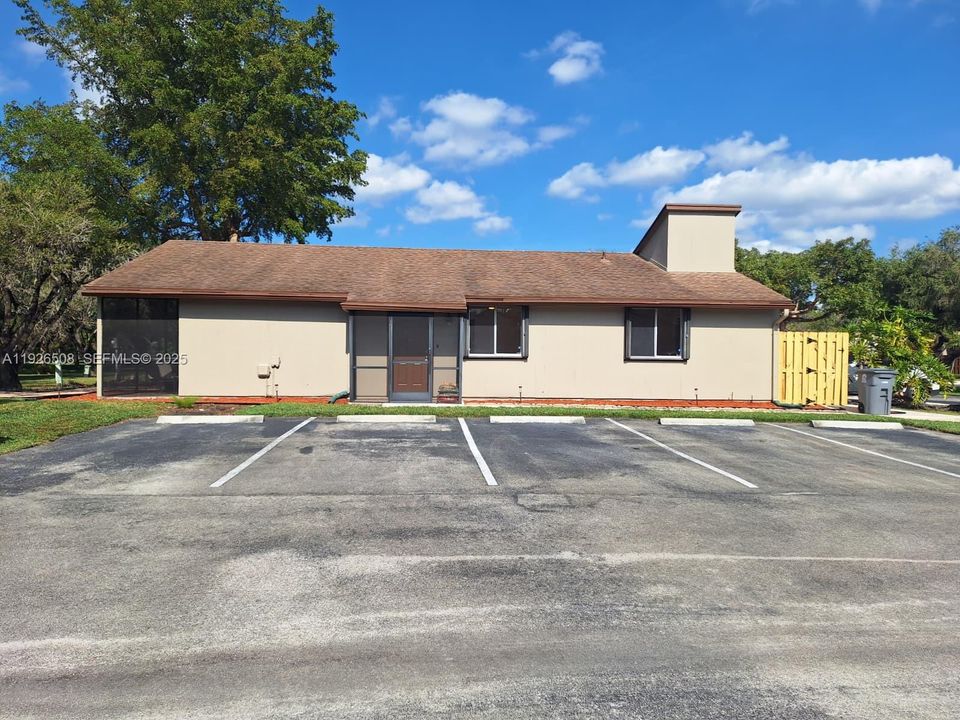 В аренду: $3,240 (3 спален, 2 ванн, 1200 Квадратных фут)