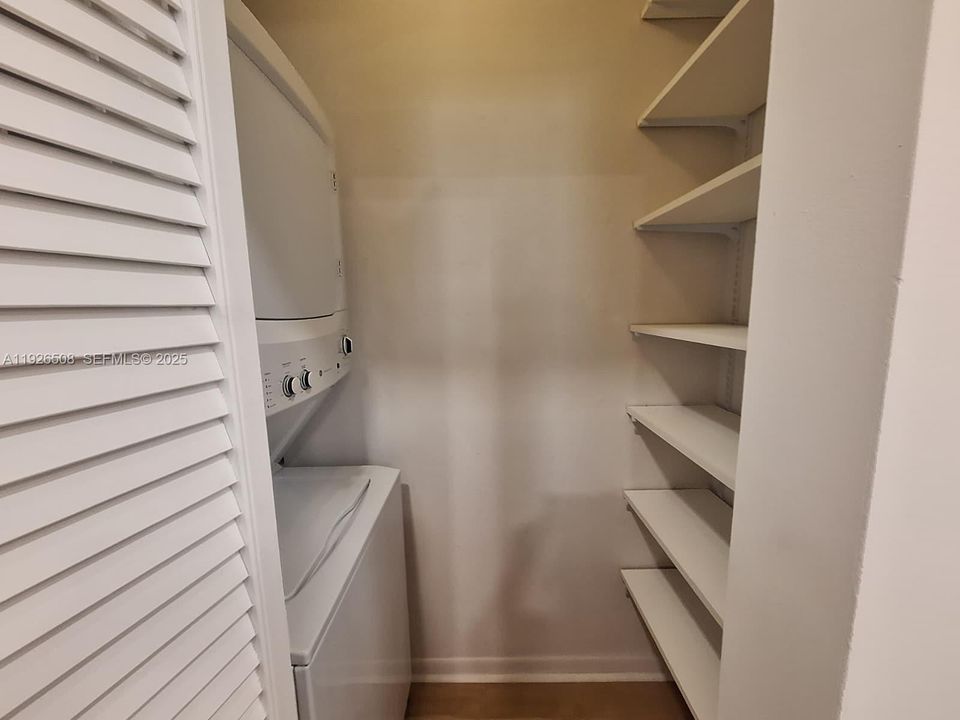 В аренду: $3,240 (3 спален, 2 ванн, 1200 Квадратных фут)