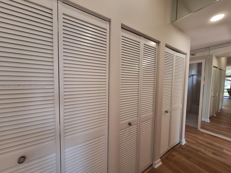 В аренду: $3,240 (3 спален, 2 ванн, 1200 Квадратных фут)