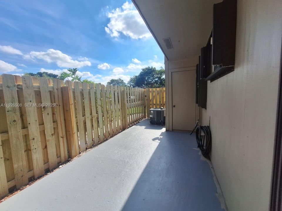 В аренду: $3,240 (3 спален, 2 ванн, 1200 Квадратных фут)