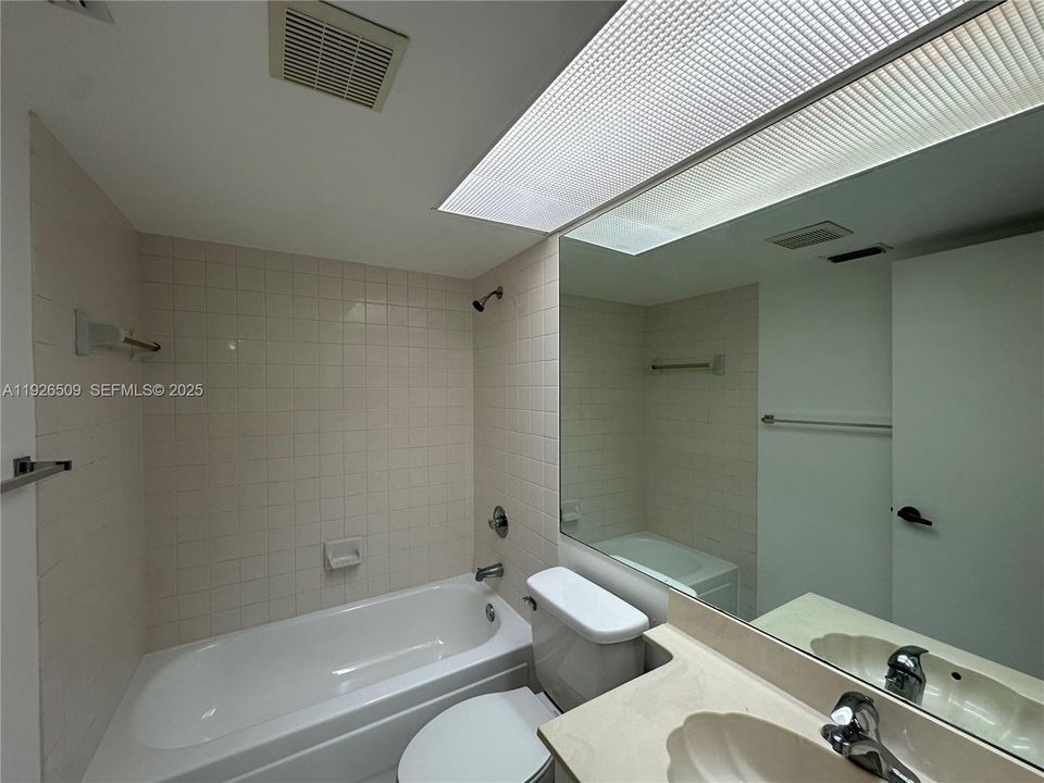 出租: $2,200 (3 贝兹, 2 浴室, 1220 平方英尺)