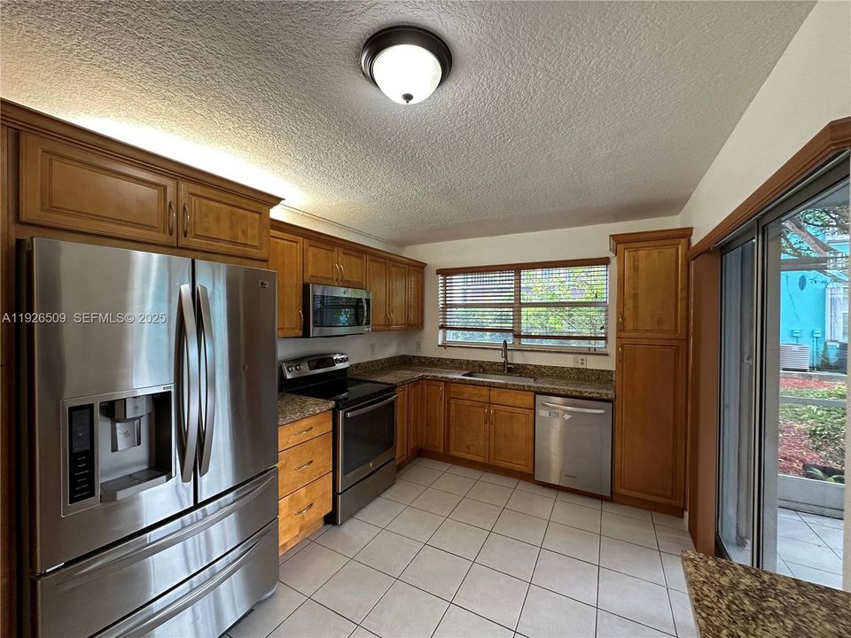 出租: $2,200 (3 贝兹, 2 浴室, 1220 平方英尺)