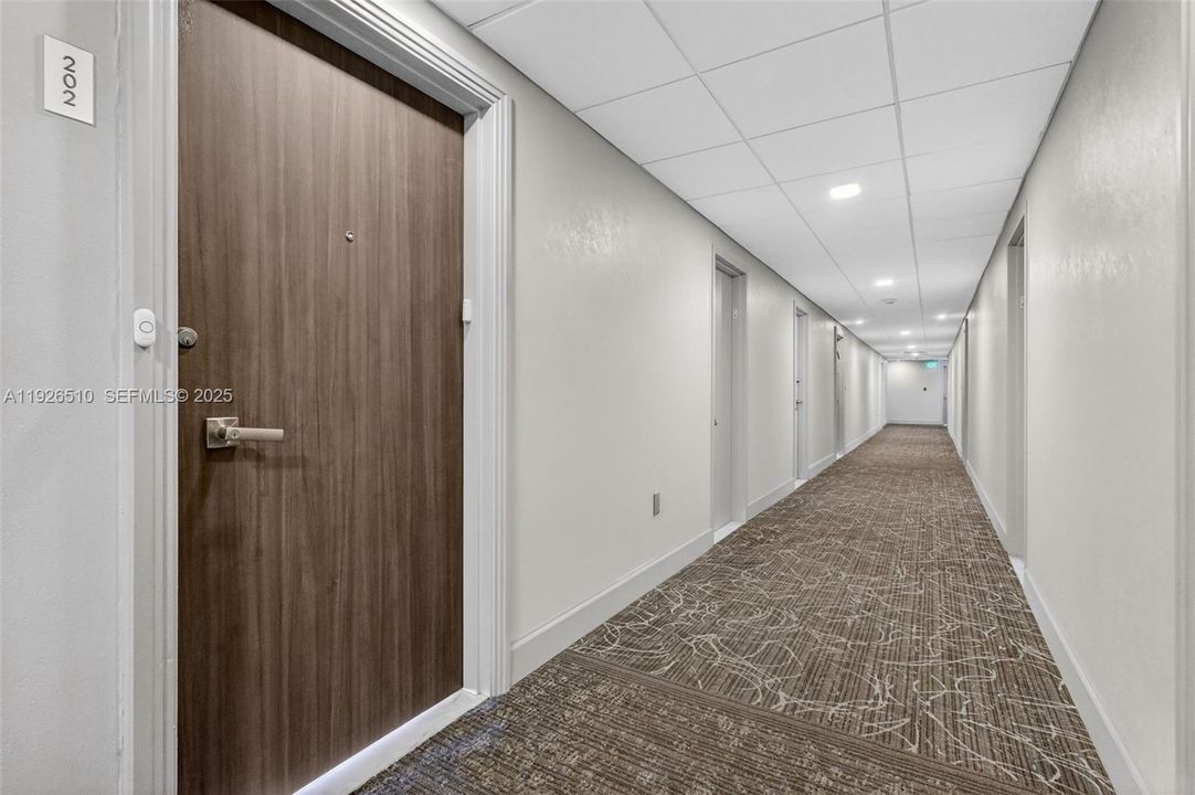 待售: $279,900 (1 贝兹, 0 浴室, 762 平方英尺)