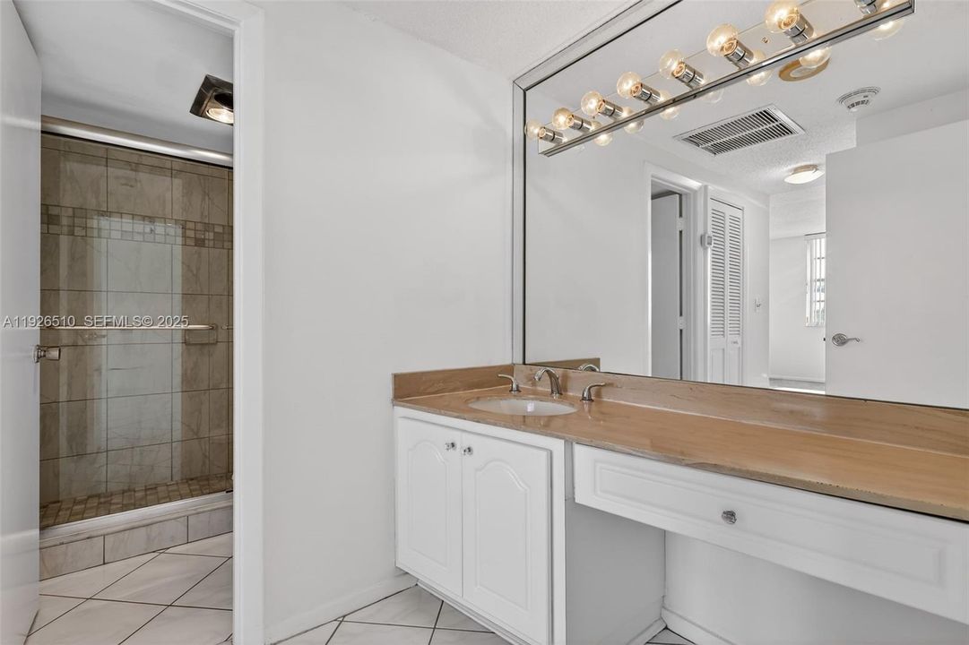 待售: $279,900 (1 贝兹, 0 浴室, 762 平方英尺)