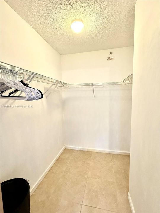 出租: $1,790 (1 贝兹, 1 浴室, 700 平方英尺)