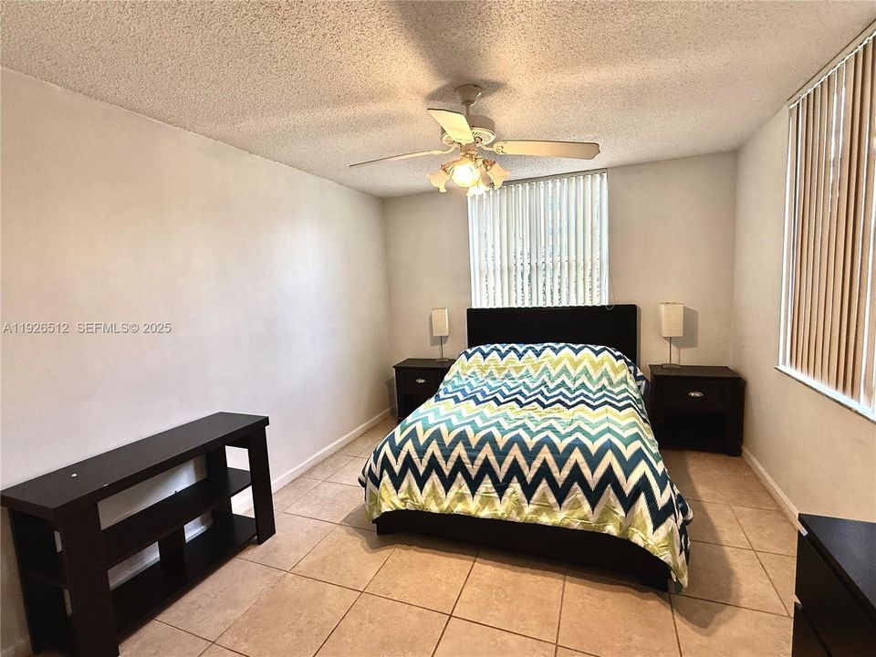 出租: $1,790 (1 贝兹, 1 浴室, 700 平方英尺)