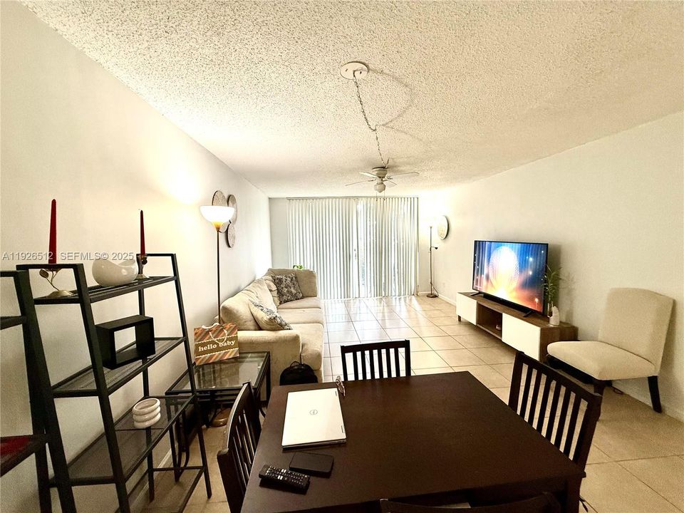 出租: $1,790 (1 贝兹, 1 浴室, 700 平方英尺)