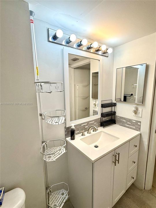 出租: $1,790 (1 贝兹, 1 浴室, 700 平方英尺)