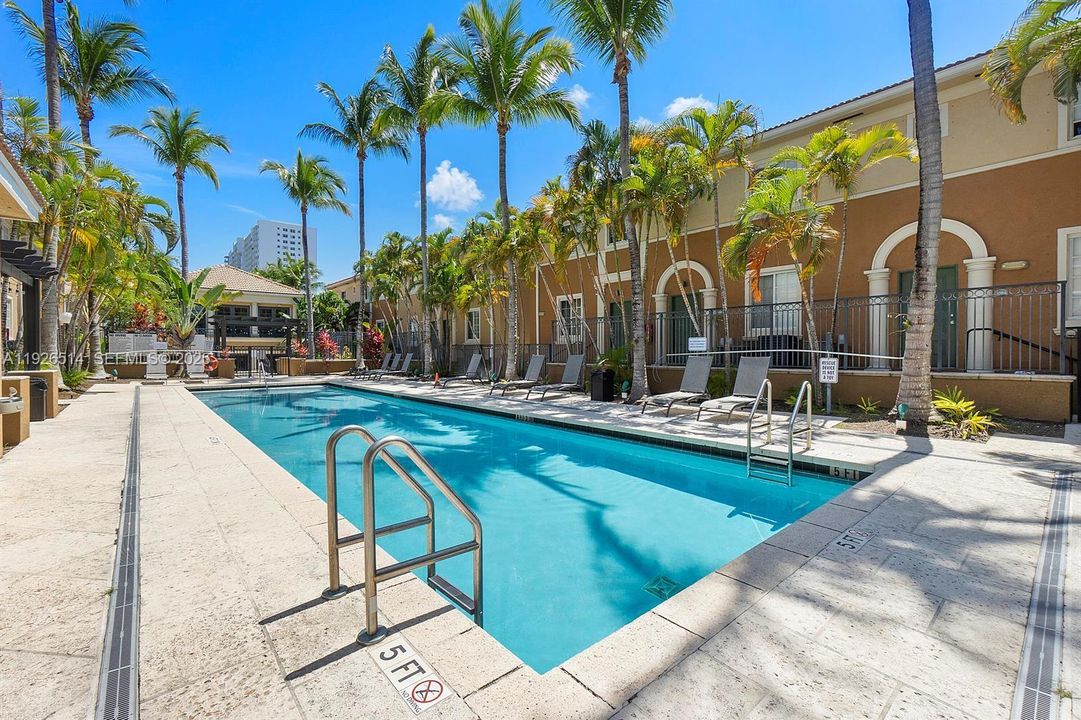 待售: $450,000 (2 贝兹, 2 浴室, 1270 平方英尺)