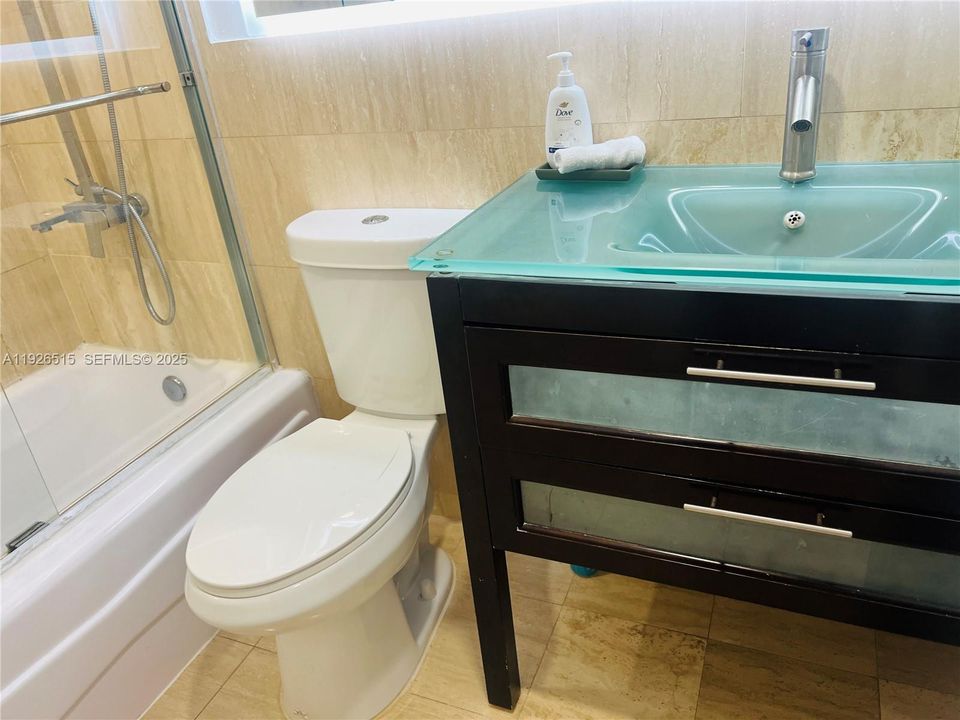 For Rent: $5,000 (2 beds, 2 baths, 960 Square Feet)