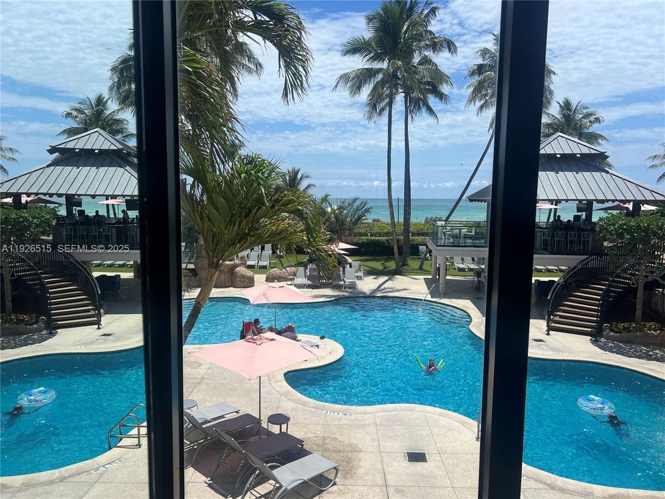 For Rent: $5,000 (2 beds, 2 baths, 960 Square Feet)