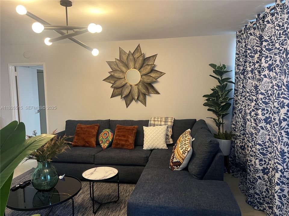 For Rent: $5,000 (2 beds, 2 baths, 960 Square Feet)