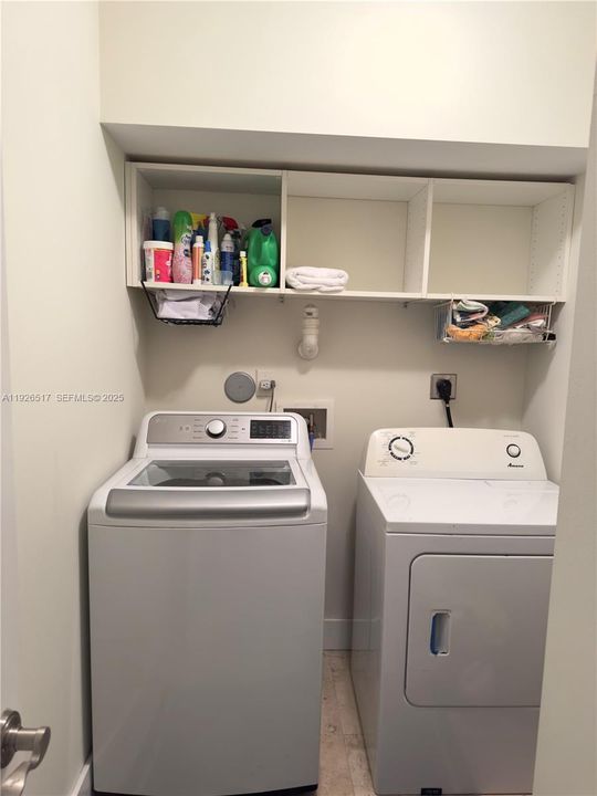 For Sale: $775,000 (3 beds, 3 baths, 2318 Square Feet)