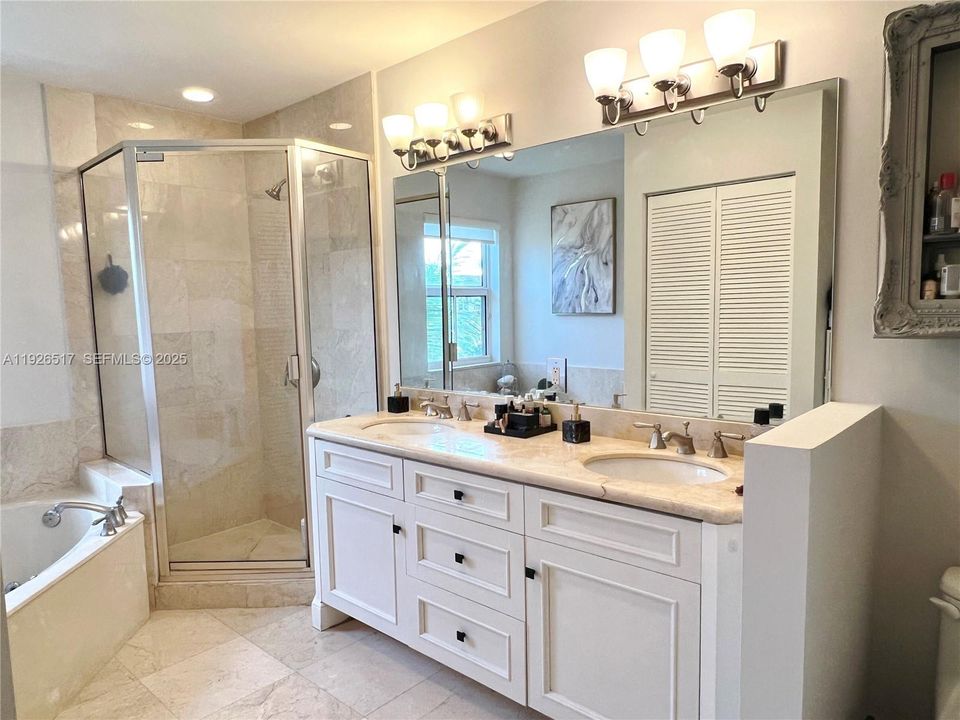 For Sale: $775,000 (3 beds, 3 baths, 2318 Square Feet)