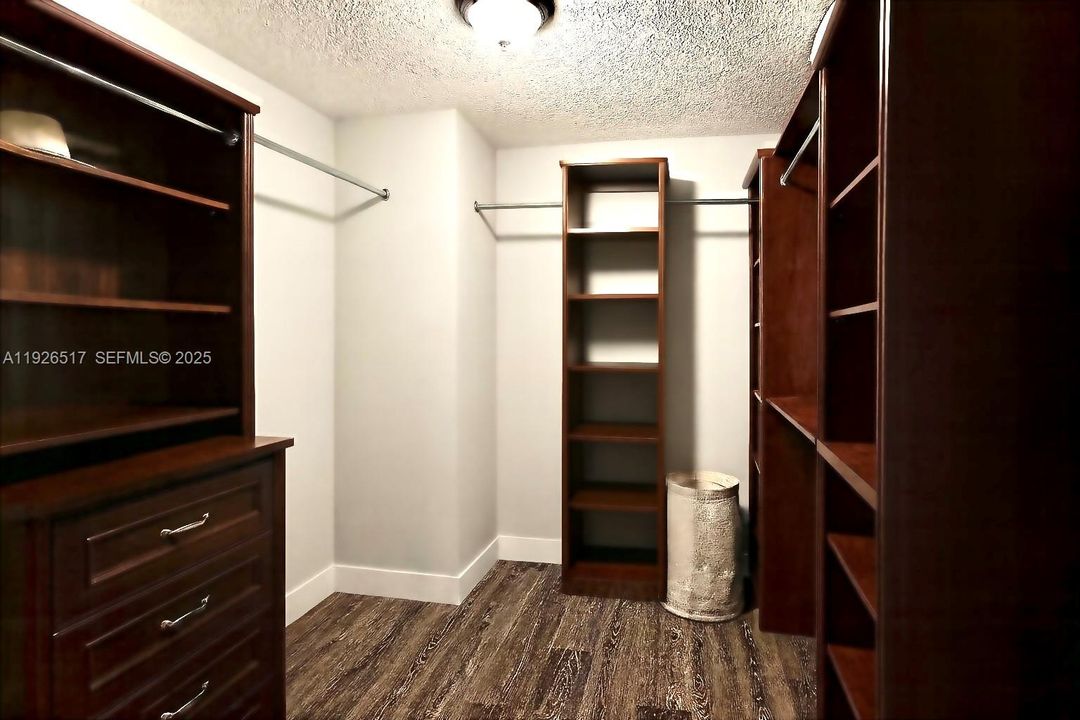 For Sale: $775,000 (3 beds, 3 baths, 2318 Square Feet)