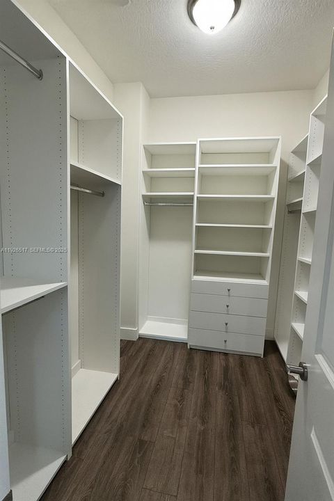 For Sale: $775,000 (3 beds, 3 baths, 2318 Square Feet)